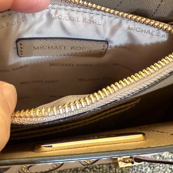 Michael Kors Mercer Love Detailed Messenger Handbag - Picture 13 of 16